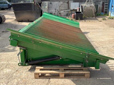 McCloskey S190 Tipping Grid - Only 50Hrs